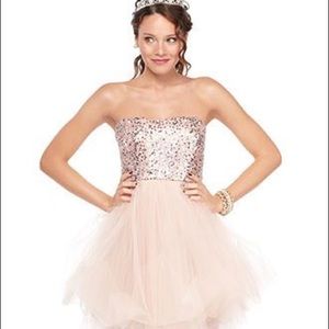 PROM. Soft pink tulle and sequence mini dress